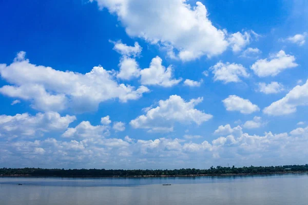 空の雲シンプルな背景 — ストック写真