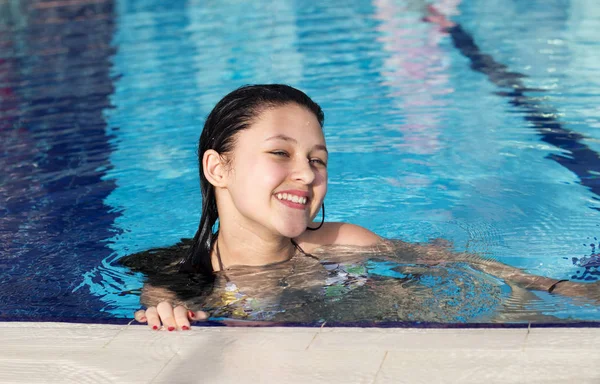 Young Teen Girl Pool — Stock Photo, Image