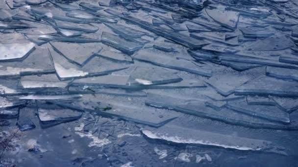 Ραγισμένα Πάγος Στον Ποταμό — Αρχείο Βίντεο