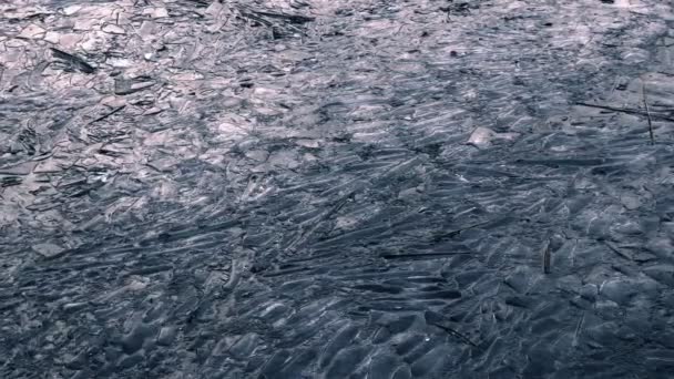 Ραγισμένα Πάγος Στον Ποταμό Κοντινό Πλάνο — Αρχείο Βίντεο