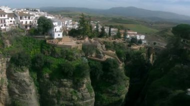 Turistler ziyaret, Endülüs Ronda Köyü'nde yeni köprü, İspanya