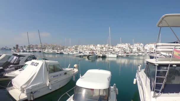 Marina Puerto Banus Февраля 2019 Года Роскошные Яхты Пуэрто Банусе — стоковое видео