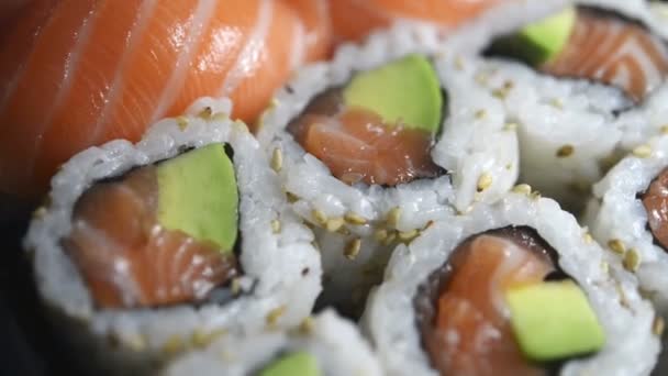 Sushi Och Sushi Rulle Set Rotaiting — Stockvideo
