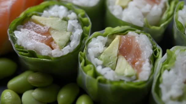 Sushi Und Sushi Roll Set Nahaufnahme — Stockvideo