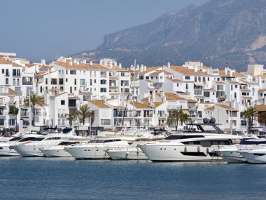 Marina Of Puerto Banus - Şubat-22- 2019 - Lüks yatlar içinde