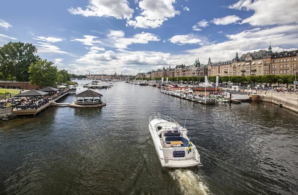 Stockholm, İsveç - 15 Haziran 2014: Strandvagen görünümü, — Stok fotoğraf