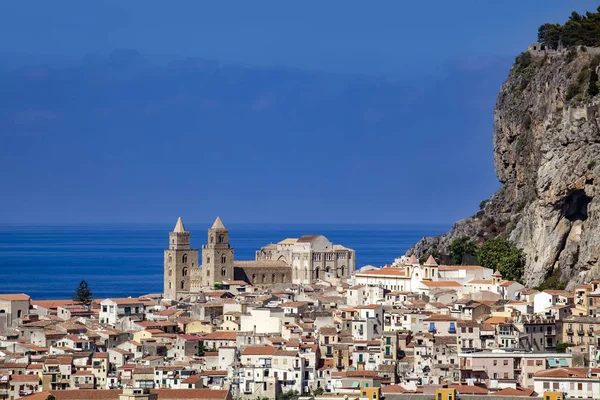 Bela vista do centro de Cefalu, na Sicília, Itália — Fotografia de Stock