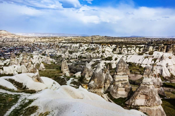 Valle con las montañas de arena de Capadocia —  Fotos de Stock