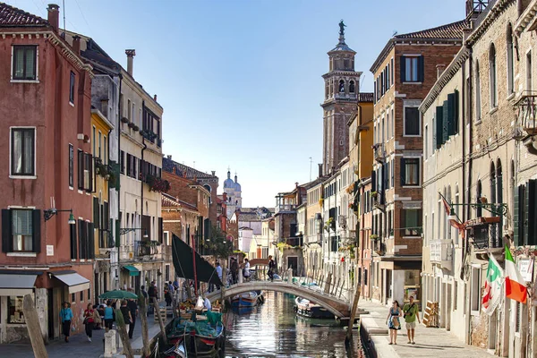 Rio de San Barnaba, Venecia Italia — Foto de Stock
