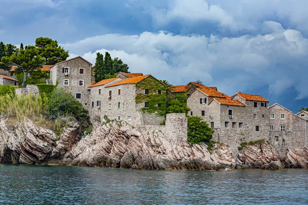 Isla Sveti Stefan en Budva, Montenegro — Foto de Stock