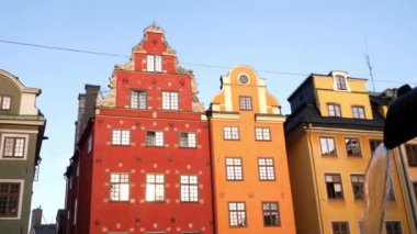 Old Town, Stockholm, İsveç 'te renkli binalar, sabahın erken saatlerinde