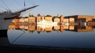 Old Town, Stockholm, İsveç 'te renkli binalar, sabahın erken saatlerinde