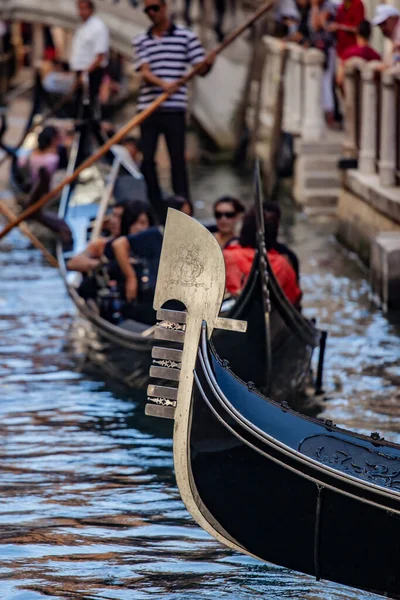Turisté Gondole Benátky Itálie — Stock fotografie