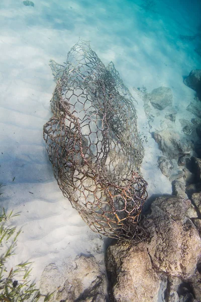 Metalen Kooi Bodem Van Oceaan — Stockfoto