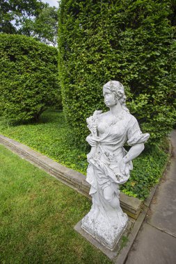 Resmi Bahçedeki Heykel