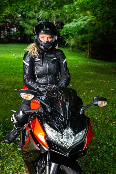 Young Woman Full Motorcycle Protective Gear Sitting Sport Motorcycle — Stock Photo, Image