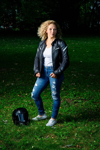 Veinte Algo Mujer Vistiendo Ropa Motocyle Parque — Foto de Stock