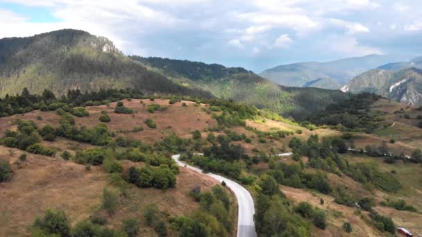 Rhodopi 山のアスファルト道路上空 — ストック動画