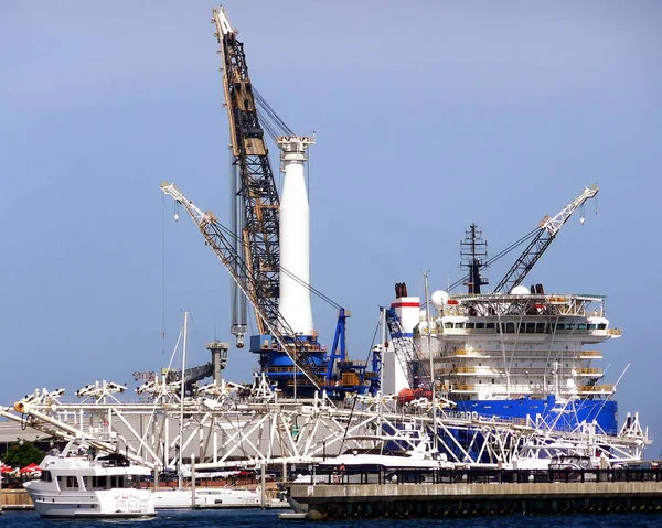 Vista Una Grúa Barco Suministros Puerto Pensacola —  Fotos de Stock