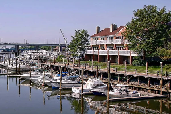 Yat Limanı - Cos Cob, Connecticut tekneler yanaştı