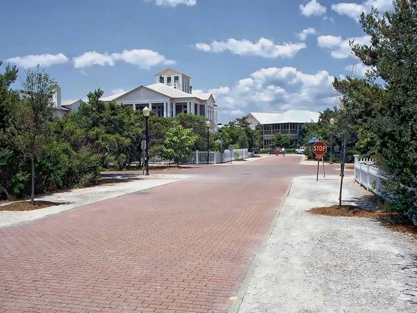 Yol bir mahallede Seaside, Florida tarihi topluluğu aracılığıyla lider