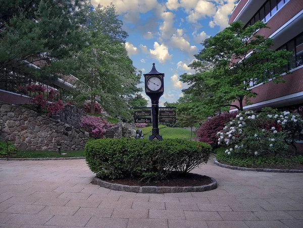 Pickwick Plaza eski saat - Greenwich, Connecticut