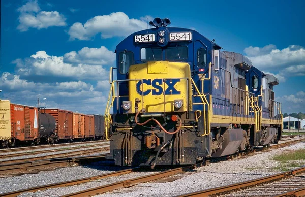 Pensacola, Florida, ABD 'de bir tren istasyonunda CSX Tren Motoru