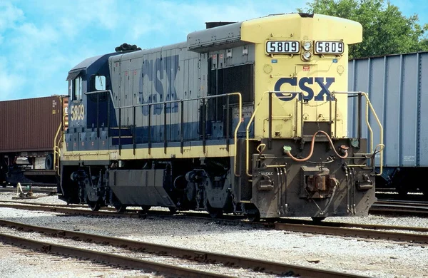 Pensacola, Florida, ABD 'de bir tren istasyonunda CSX Tren Motoru