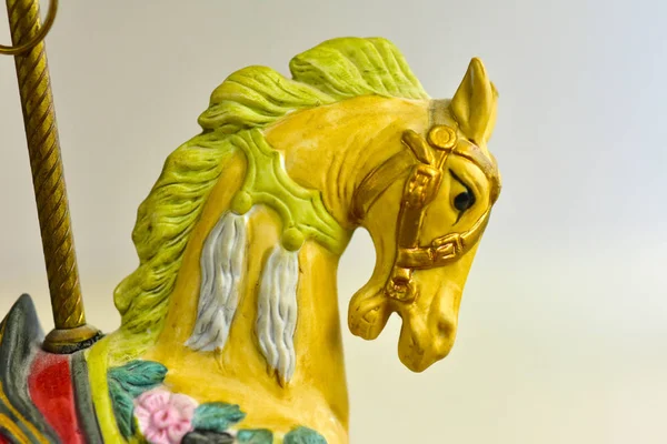Brinquedo Amarelo Cavalo Carrossel Infância Animal Nostalgia — Fotografia de Stock