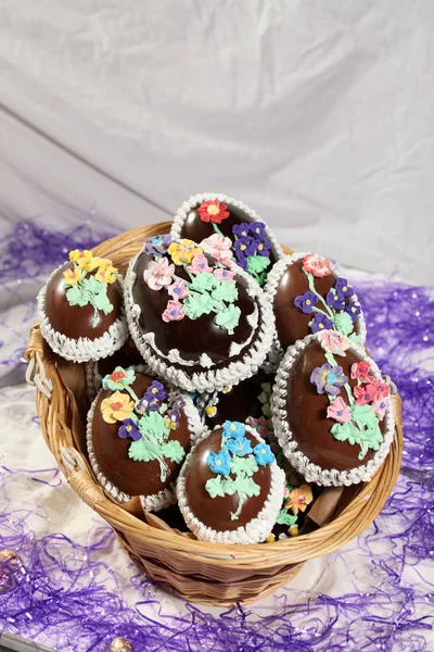 Huevos Pascua Chocolate Decorados Caros Una Cesta — Foto de Stock