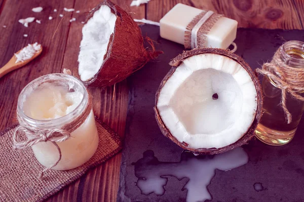 Kokosnussprodukte Aus Milch Und Seife Für Haarpflege Und Körperpflege — Stockfoto