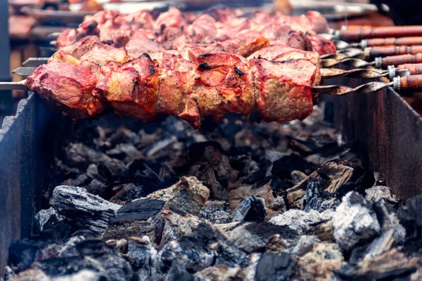 Preparação Carne Espetos Braseiro Metálico — Fotografia de Stock
