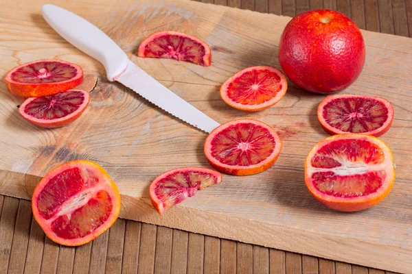 Cut Sicilian Oranges White Knife Wooden Background — Stock Photo, Image