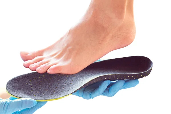 Handen Rubberen Handschoenen Houden Een Orthopedische Inlegzool Stockfoto