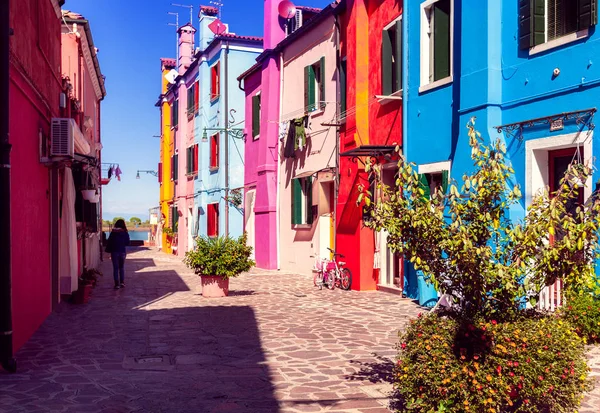 Burano Med Färgglada Hus Och Gatsten Centrum — Stockfoto