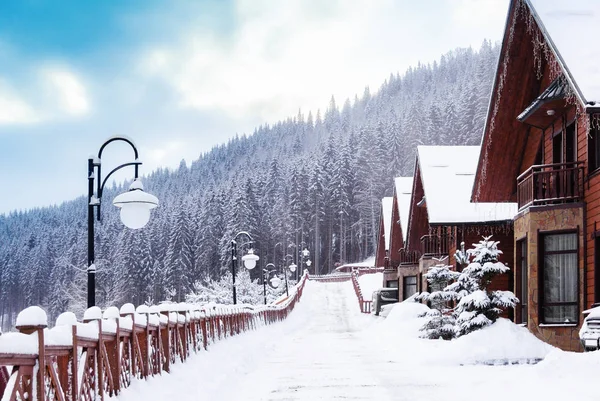 Winter City Mountains Houses Road Centre — Stok fotoğraf