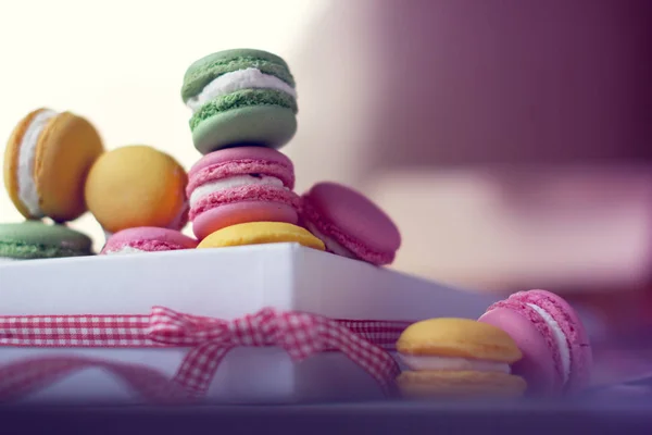 A tradição francesa - macaroons coloridos — Fotografia de Stock