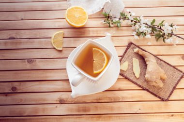 zencefil ve limon ile çay fincan 