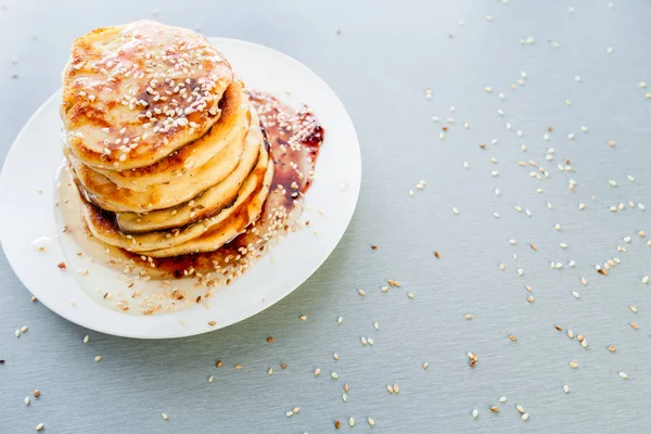 Crêpes saupoudrées de sésame — Photo