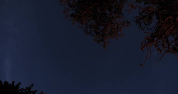 Time Lapse Stelle Che Muovono Attraverso Cielo Notte Con Nuvole — Video Stock