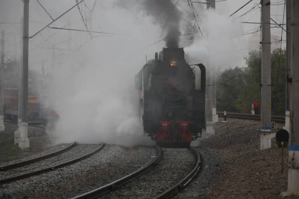 Szovjet Mozdony Reggel Rohan Úton — Stock Fotó