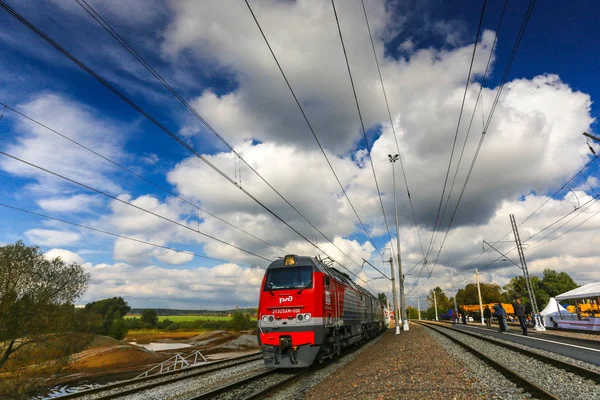 Modern Orosz Mozdony Megy Ország Területén — Stock Fotó