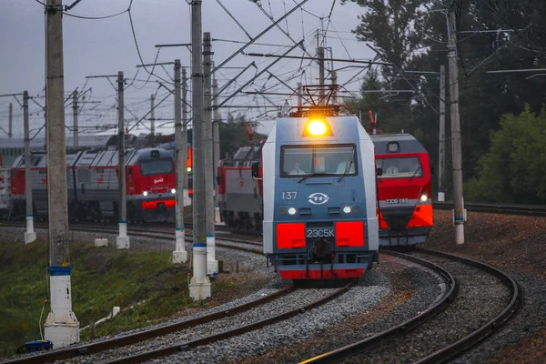 Modern Orosz Mozdony Megy Ország Területén — Stock Fotó