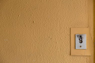 Eski Asansör Sovyet sonrası Riga, Letonya bina bir Sovyet düğmesi düşürmek desenli ihbar