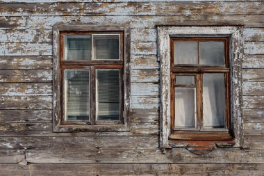 Riga, Letonya bir evde eski ahşap pencere portre