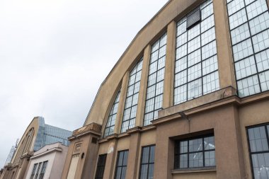 Riga, Letonya - 16 Mart 2019: Riga Merkez Pazar dış - tarihi endüstriyel zeppeling hangarı tasarım