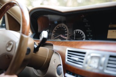 Riga, Letonya - 28 Ağustos 2018: Mercedes-Benz S sınıfı W221. Editoryal fotoğraf - iç Biege'e