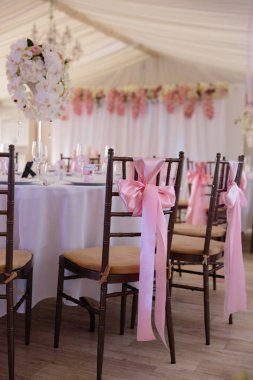 Resepsiyon - ihale pembe ve beyaz renk - Zephyr ve hatmi ayrıntıları sırasında Kur dekorasyon düğün
