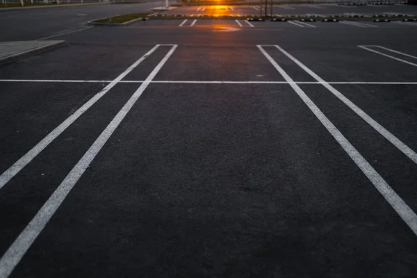 Empty parking lots during Golden Hour sunset at a popular typical Shopping centre — Stock Photo, Image