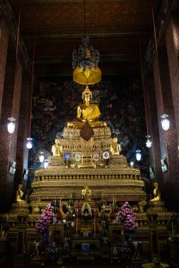 Bangkok, Tayland-Nisan 6, 2018: Wat Pho Buddist Temple-buddists dua gitmek altın ve parlak renklerde dekore-Phra Ubosot